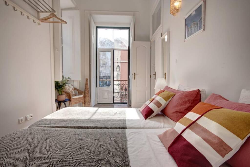 Unique Sao Bento Apartment Ideal For A Group Lisbon Exterior photo