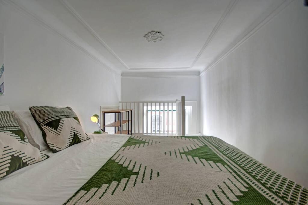 Unique Sao Bento Apartment Ideal For A Group Lisbon Exterior photo