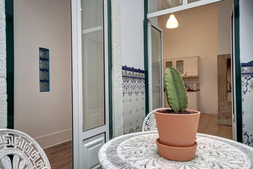 Unique Sao Bento Apartment Ideal For A Group Lisbon Exterior photo