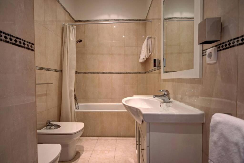 Unique Sao Bento Apartment Ideal For A Group Lisbon Exterior photo