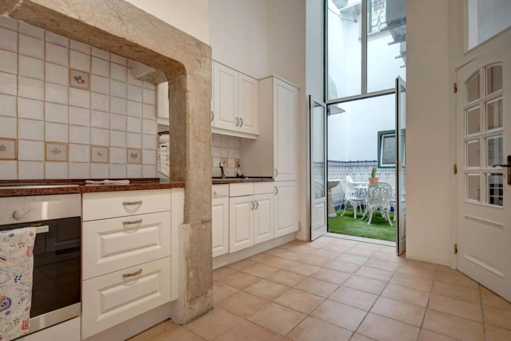 Unique Sao Bento Apartment Ideal For A Group Lisbon Exterior photo