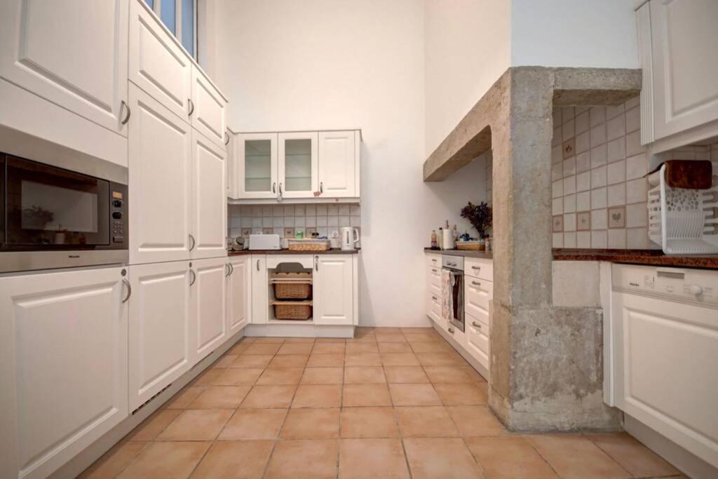Unique Sao Bento Apartment Ideal For A Group Lisbon Exterior photo